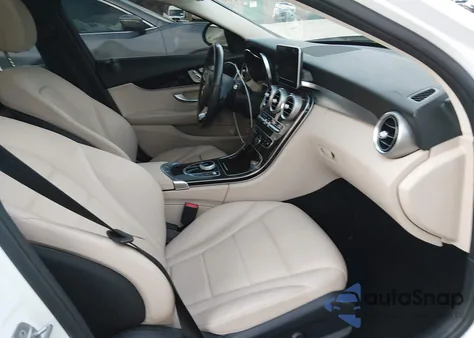 2018 Mercedes-Benz C 300 4Matic z USA, uszkodzony, nr VIN WDDWF4KB0JR319142